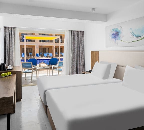 Standard Saver Pool View Room Номера