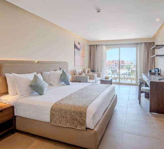 SUPERIOR ROOM (POOL VIEW) Номера
