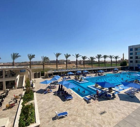 DELUXE ROOM POOL VIEW Номера