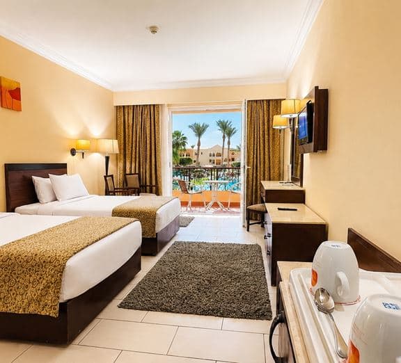 DELUXE ROOM POOL VIEW Номера