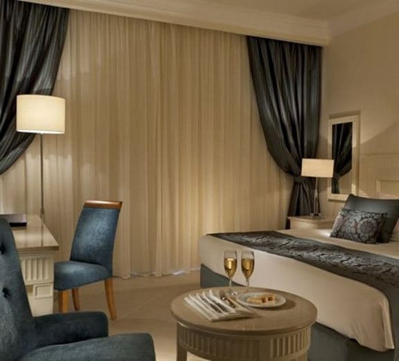 DELUXE ROOM POOL VIEW Номера