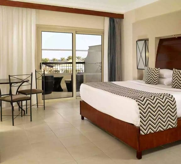 Standard garden or pool view room Номера