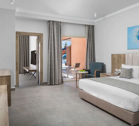 PREMIUM FAMILY ROOM POOL VIEW Номера