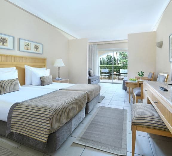 DELUXE ROOM GARDEN VIEW Номера