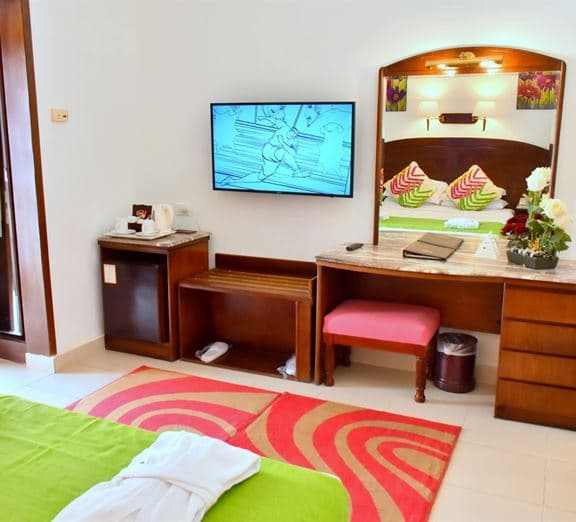 Deluxe Pool or / Side Sea View Номера