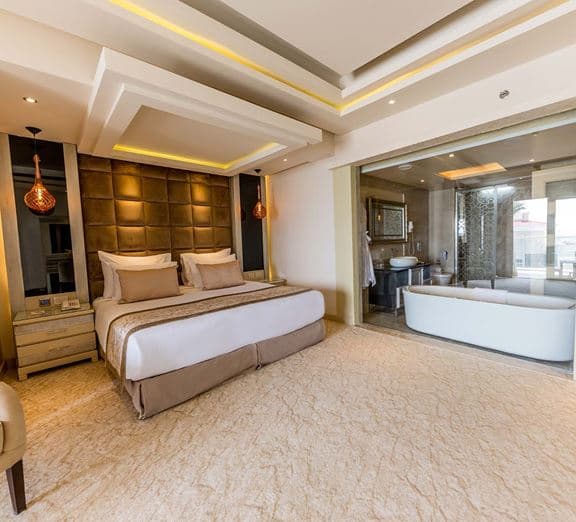 Deluxe Jacuzzi Room Номера