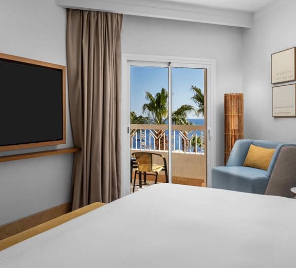 Beachside King Premium Suite Pool or Sea View Номера