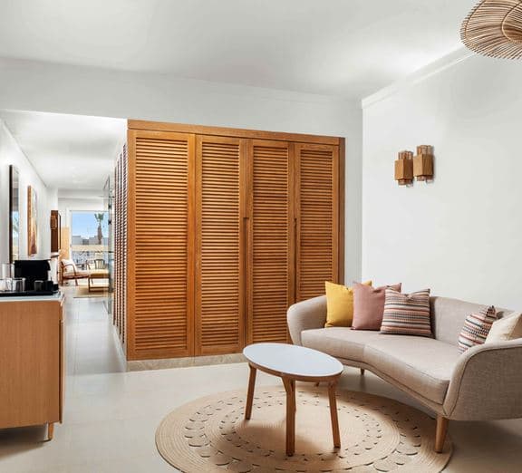 Beachside King Romantic Suite with Pool & Sea View Номера