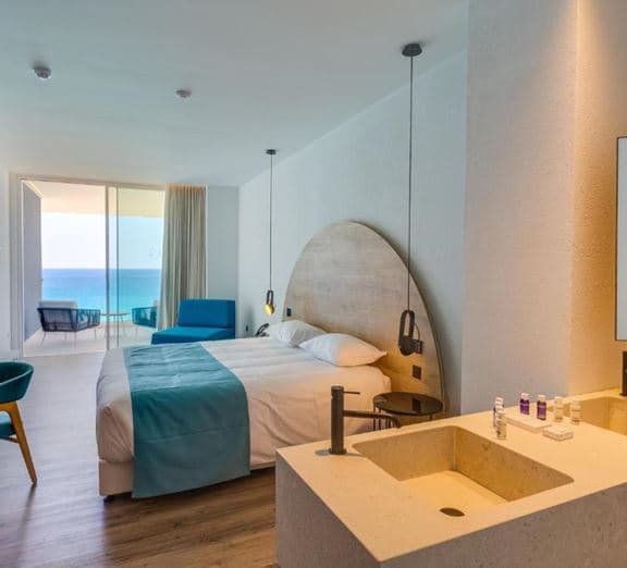 Standard JuniorSuite (SeaFront, Balcony) Номера