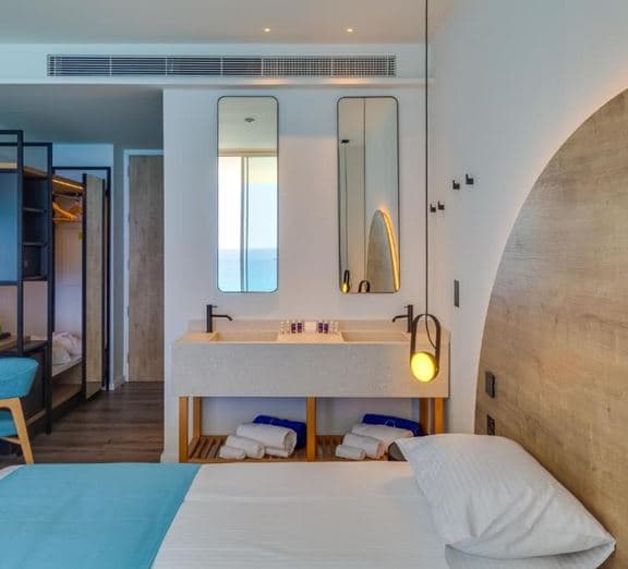 Standard Room (LateralSeaView, Balcony) Номера