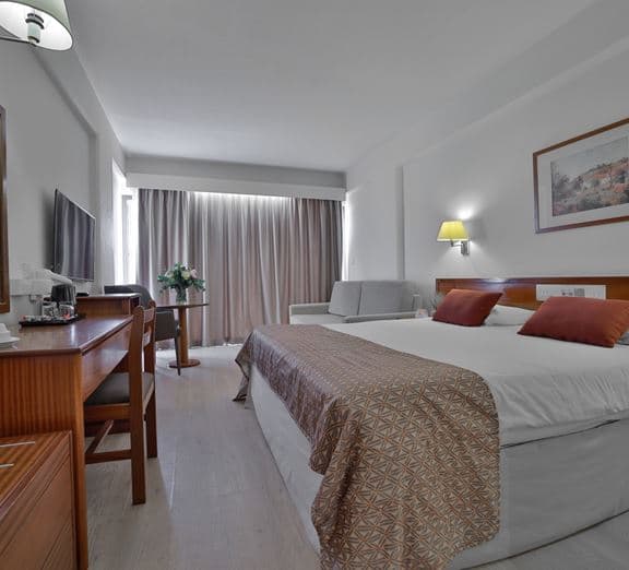 Twin Superior Room (Garden-Pool View, Balcony) Номера