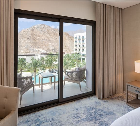 Deluxe Room Pool View Номера