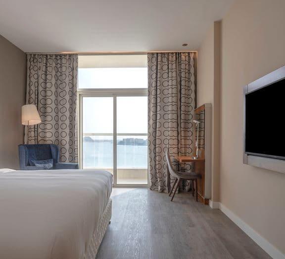 Standard Room with Balcony Sea View Номера
