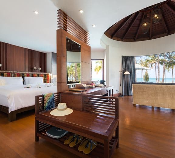 Oceanfront Jacuzzi Villa Номера