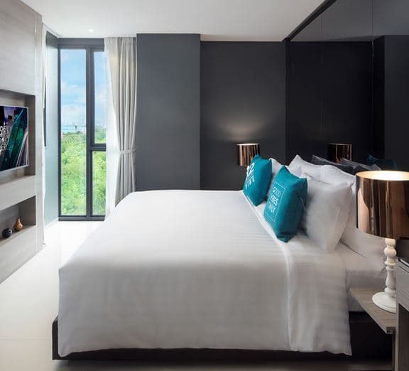 One Bedroom Corner Suite Sea View Номера