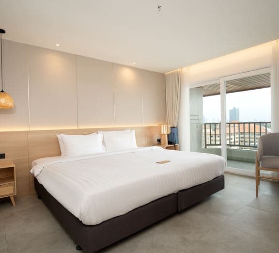 DELUXE POOL VIEW ROOM Номера