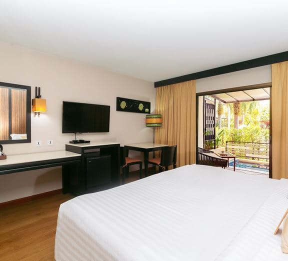 DELUXE WITH JACUZZI POOL (CHILD SHARING BED) Номера