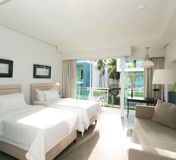 Grand Pool Access Номера