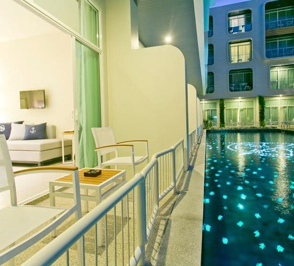 Deluxe Pool Access Номера