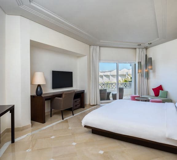 Ambassador Suite Sea &Pool View Balcony Номера