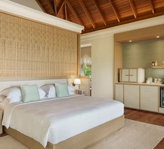 Deluxe Beach Bungalow with Pool Номера