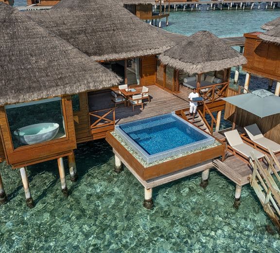Lagoon Bungalow with Pool Номера