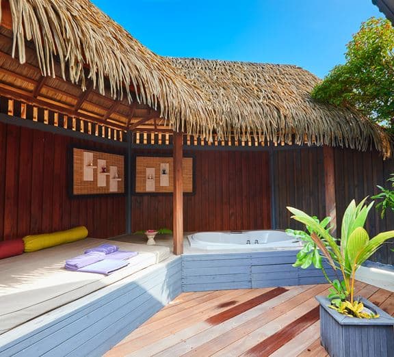 O JACUZZI BEACH VILLA Номера