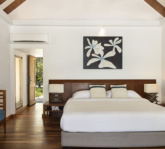 Beachfront Deluxe Bungalow Номера