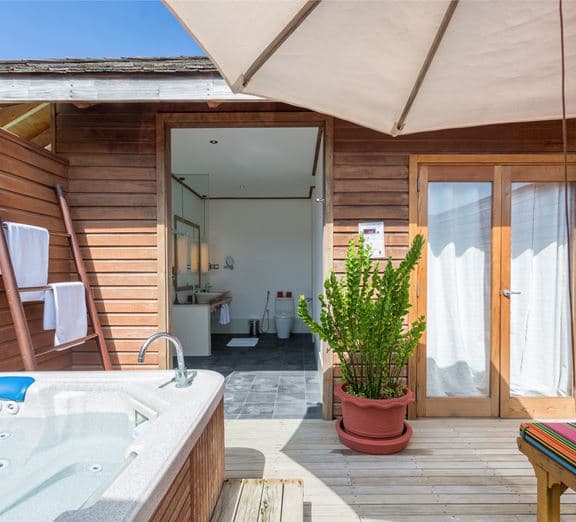 Jacuzzi Water Villa Номера