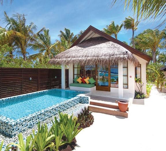 Beach Villa With Pool Номера