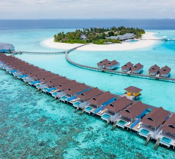 Ocean Overwater villa with pool Номера
