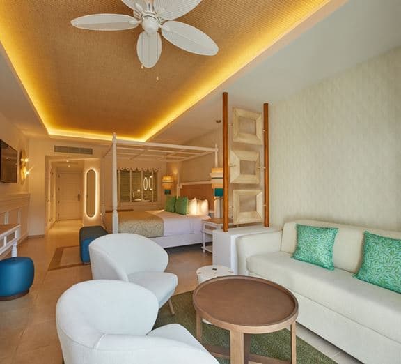 JUNIOR SUITE DELUXE SWIM UP Номера