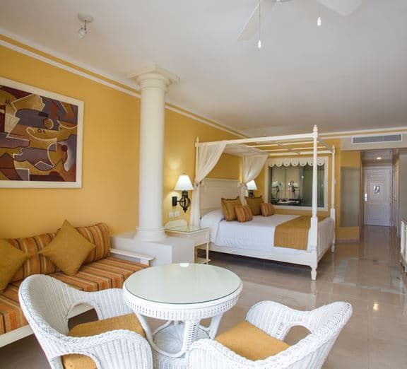 1 KING BED JUNIOR SUITE Номера