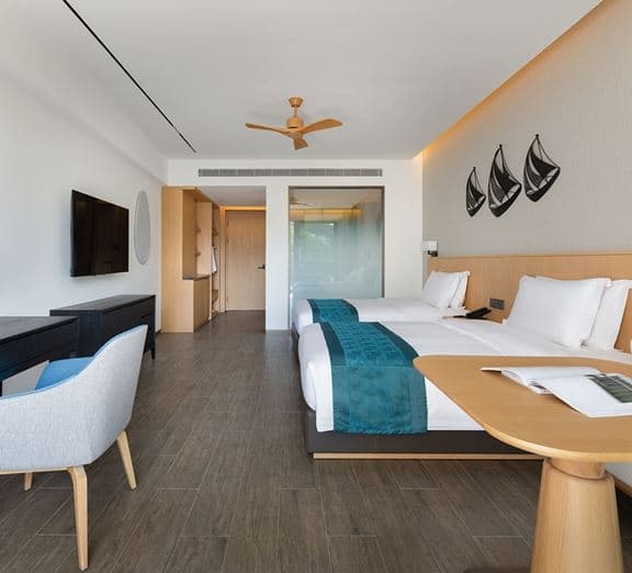 60-DEGREE SEA VIEW KING/TWIN ROOM Номера