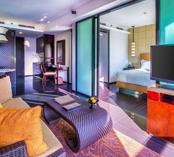 Deluxe Suite Pool View Номера