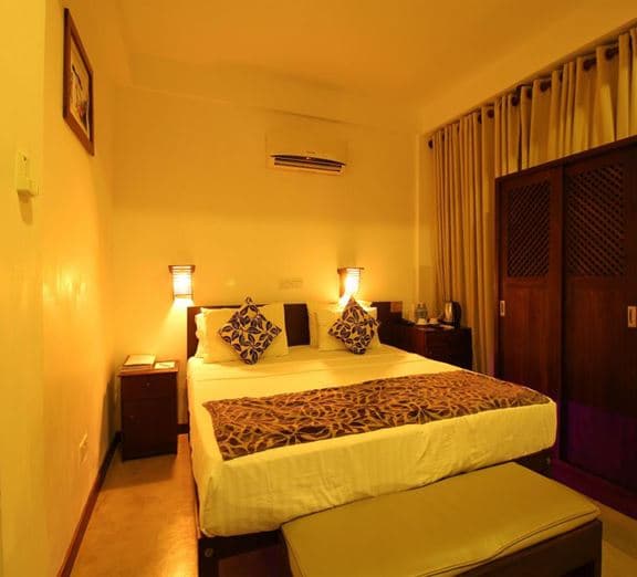 DELUXE PARTIAL SEA VIEW AND BALCONY Номера