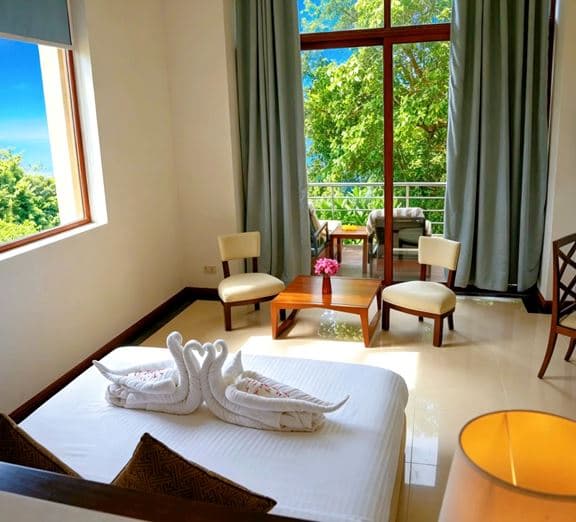 SUITE WITH JACUZZI Номера