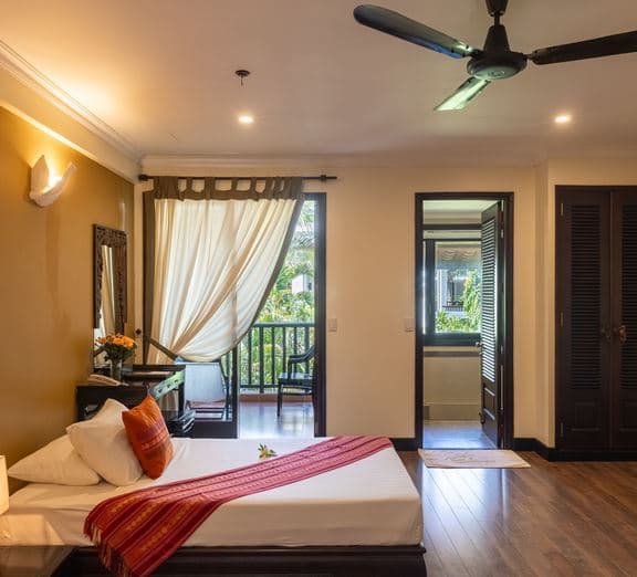 ROOM DELUXE WITH BALCONY OR TERRACE Номера