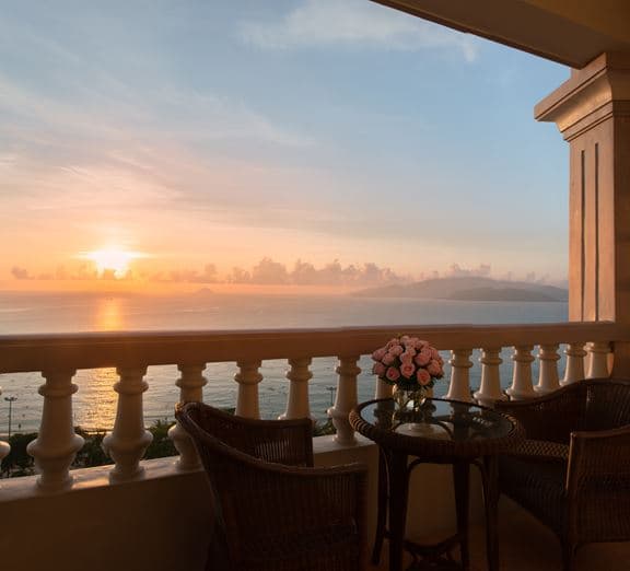 GRAND DELUXE WITH BALCONY Номера