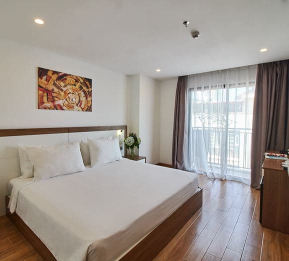 DELUXE CITY VIEW WITH BALCONY Номера