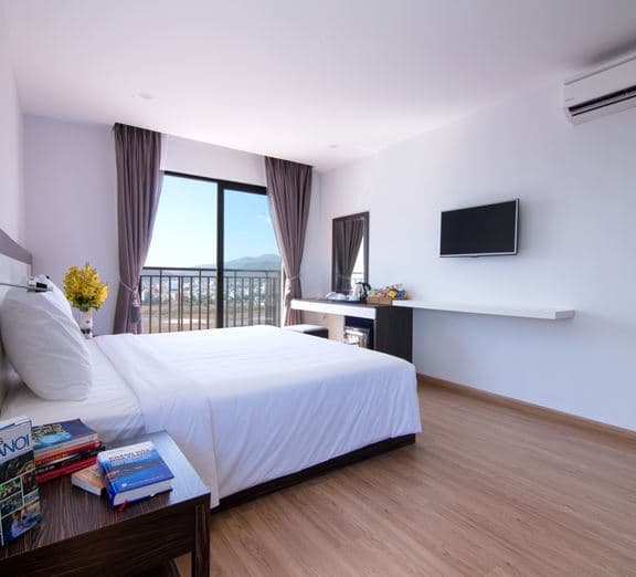 PREMIER DELUXE CITY VIEW WITH BALCONY Номера