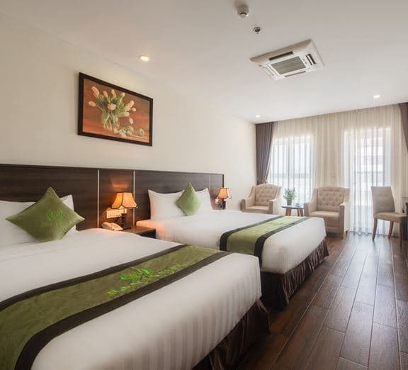 SENIOR DELUXE WITH BALCONY Номера