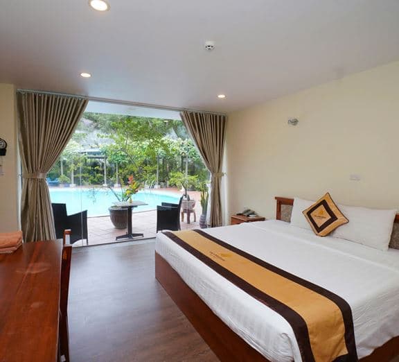 KING SUITE POOL VIEW (NO EXTRA BED) Номера