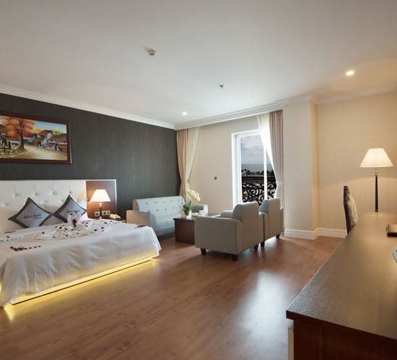 SUITE CITY VIEW WITH BALCONY Номера