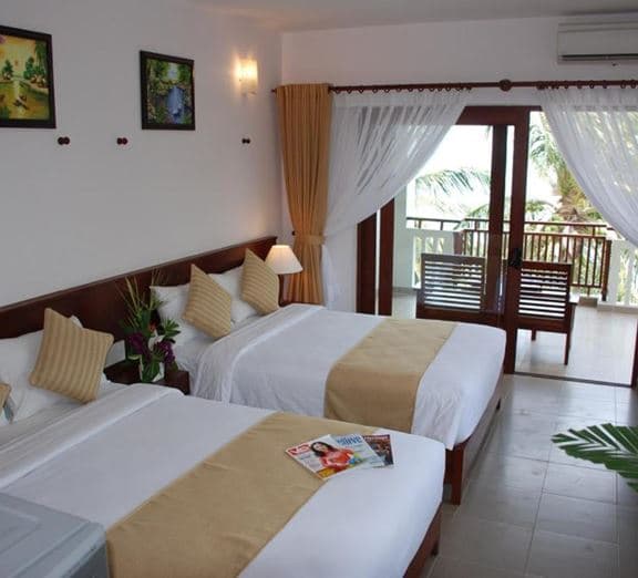 DELUXE POOL VIEW BALCONY Номера