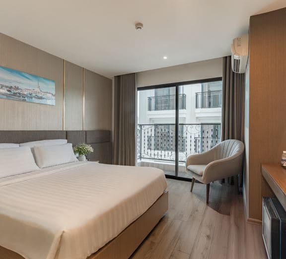 SENIOR DOUBLE CITY VIEW WITH BALCONY Номера