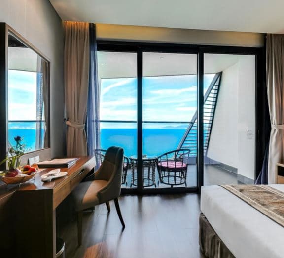 DELUXE OCEAN VIEW WITH BALCONY Номера