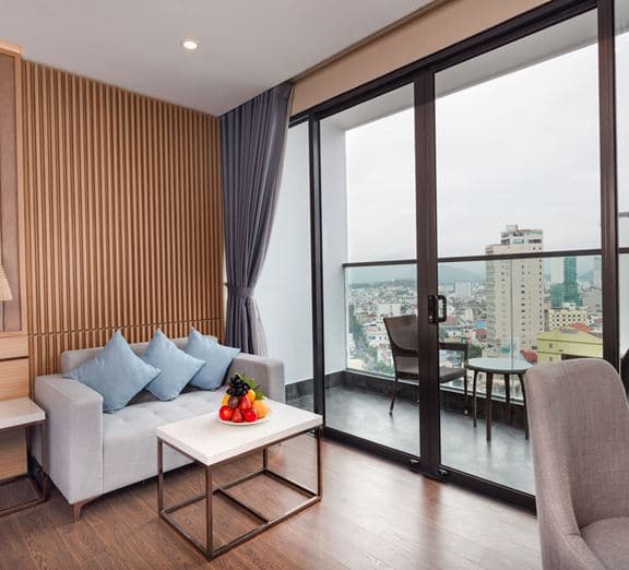 DELUXE CITY VIEW WITH BALCONY Номера