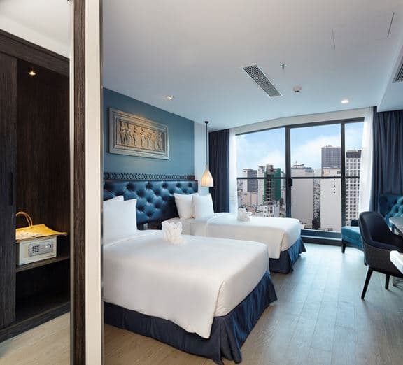 SENIOR BALCONY CITY VIEW Номера