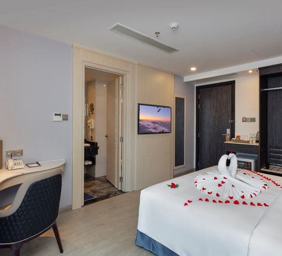 JUNIOR BALCONY CITY VIEW Номера